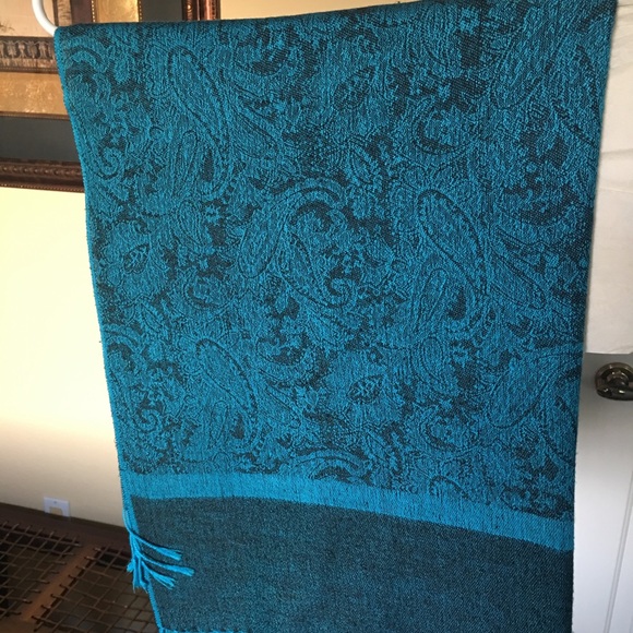 Paisley pattern cotton blend shawl - Picture 3 of 4